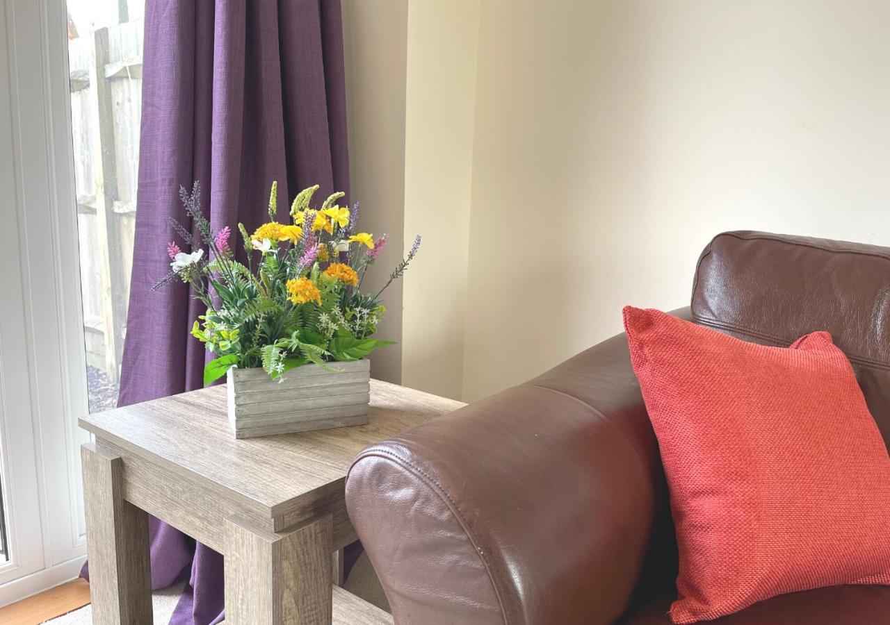 Ashford Holiday Home Sleeps 6 Free Parking Wifi Willesborough Bagian luar foto