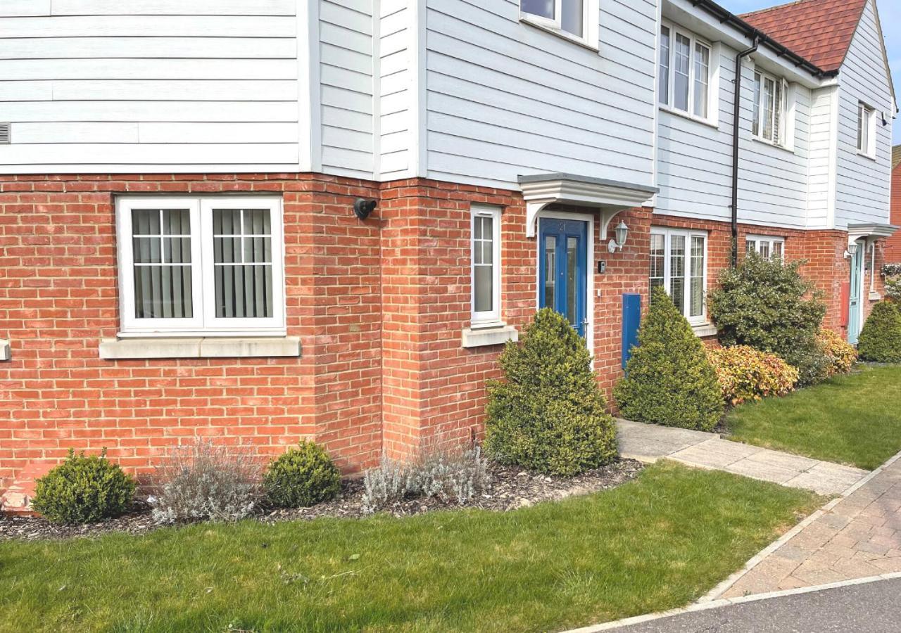 Ashford Holiday Home Sleeps 6 Free Parking Wifi Willesborough Bagian luar foto