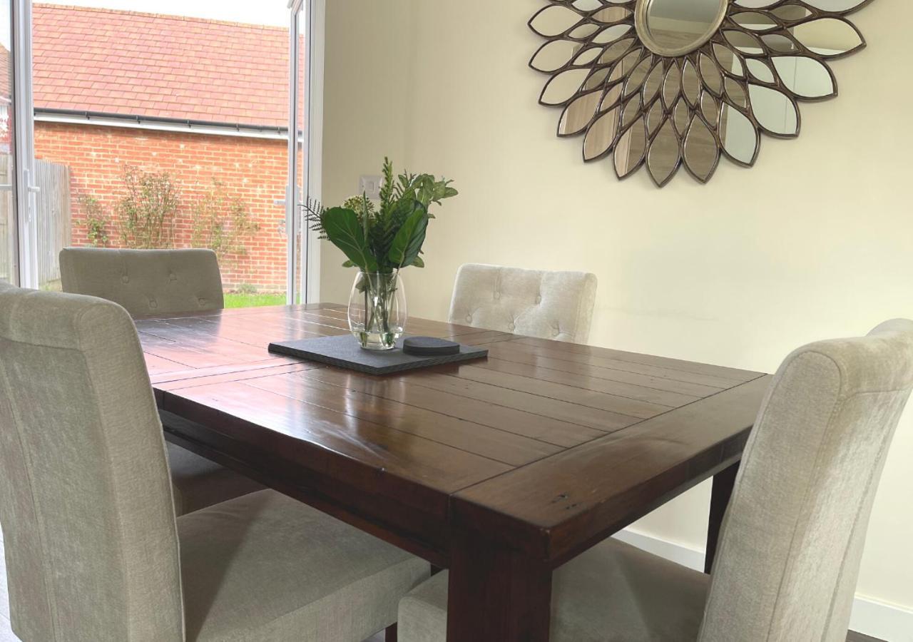 Ashford Holiday Home Sleeps 6 Free Parking Wifi Willesborough Bagian luar foto