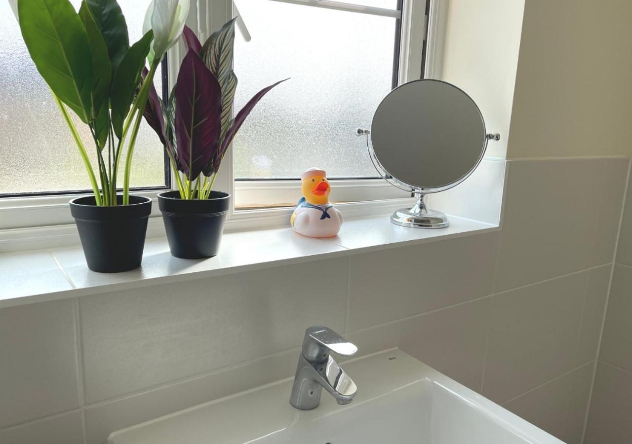 Ashford Holiday Home Sleeps 6 Free Parking Wifi Willesborough Bagian luar foto