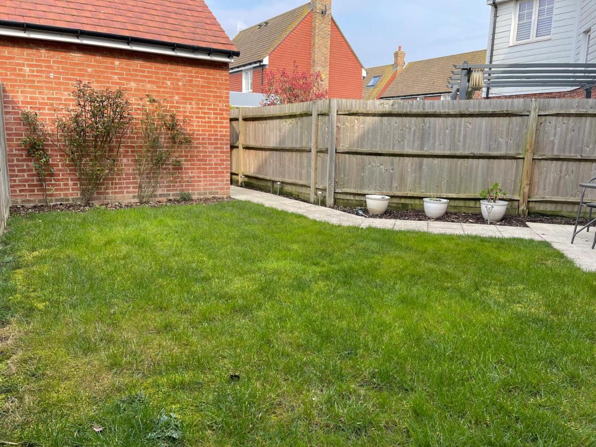 Ashford Holiday Home Sleeps 6 Free Parking Wifi Willesborough Bagian luar foto