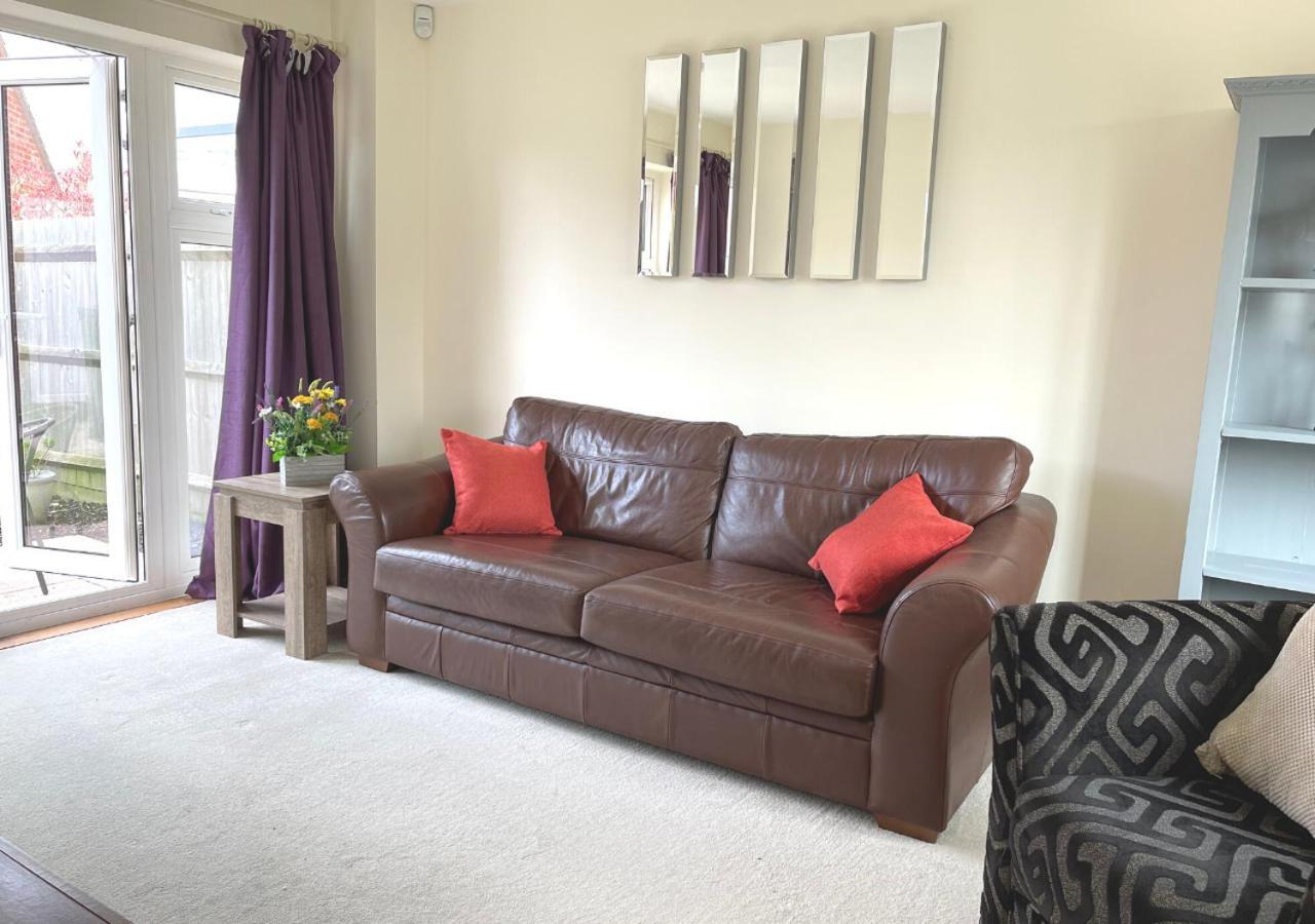 Ashford Holiday Home Sleeps 6 Free Parking Wifi Willesborough Bagian luar foto