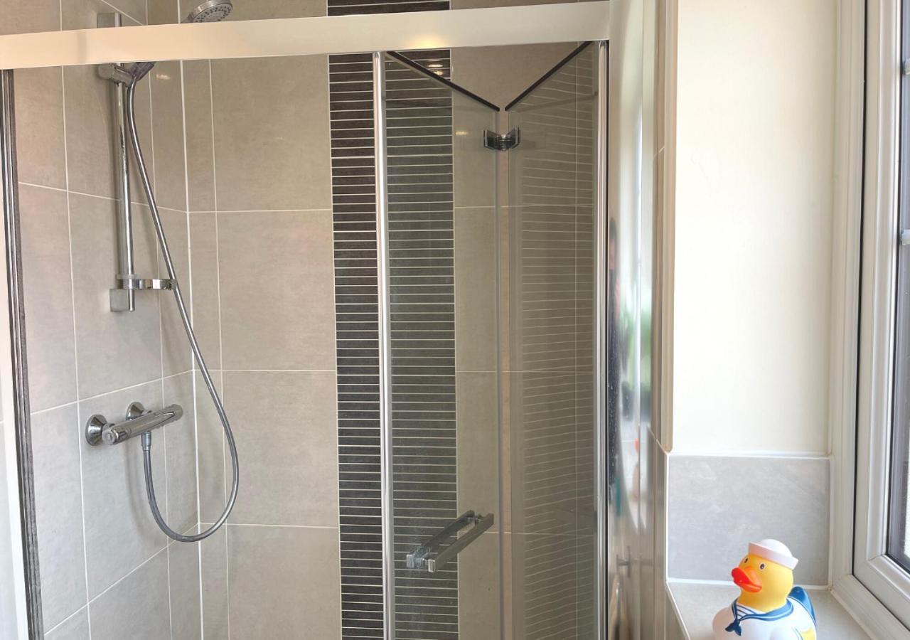 Ashford Holiday Home Sleeps 6 Free Parking Wifi Willesborough Bagian luar foto