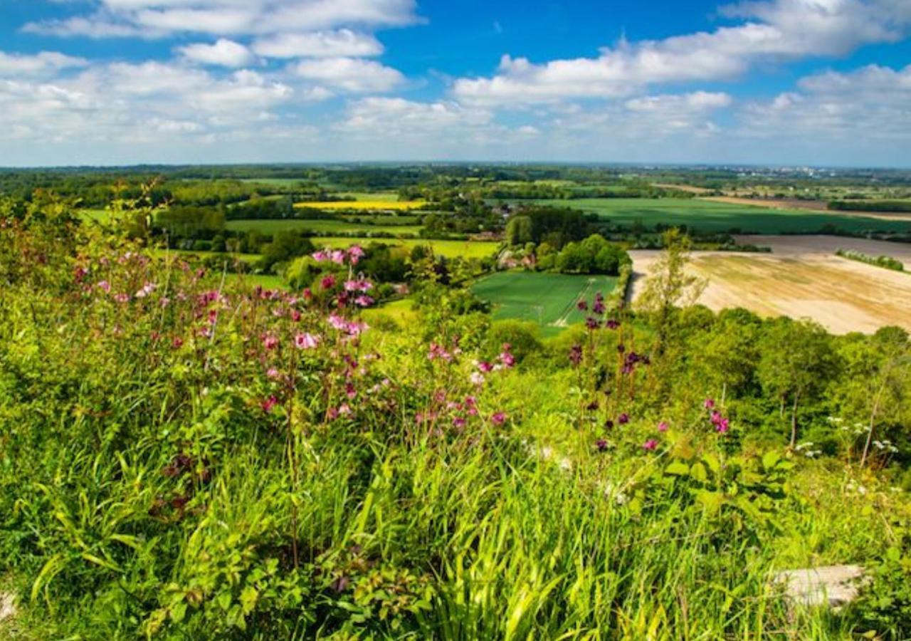 Ashford Holiday Home Sleeps 6 Free Parking Wifi Willesborough Bagian luar foto
