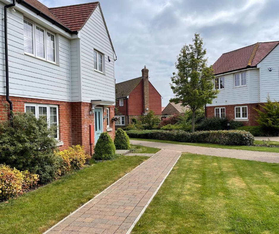 Ashford Holiday Home Sleeps 6 Free Parking Wifi Willesborough Bagian luar foto