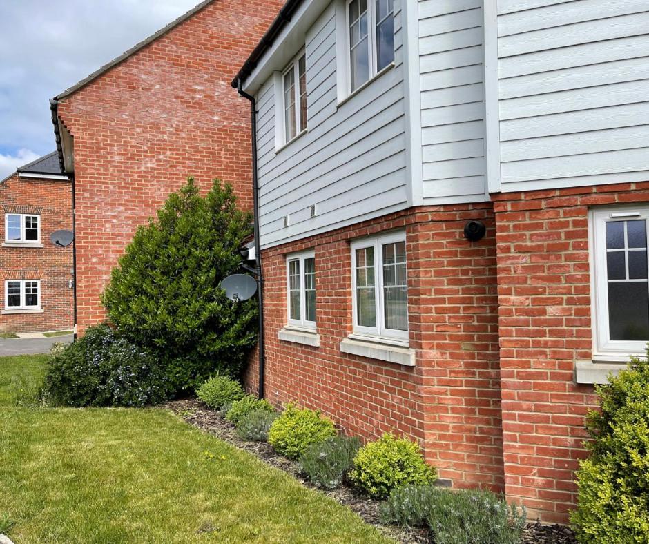 Ashford Holiday Home Sleeps 6 Free Parking Wifi Willesborough Bagian luar foto